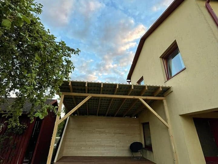 Nojume ar terasi un kāpnēm
