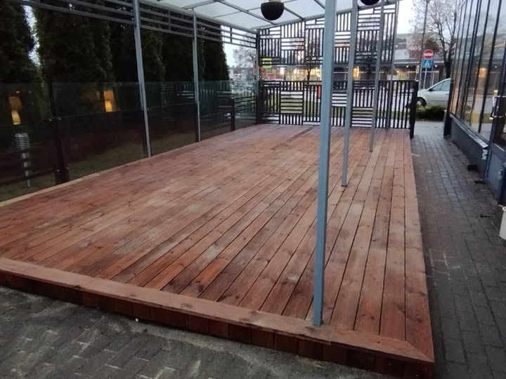 Terase ar stikla norobežojumu